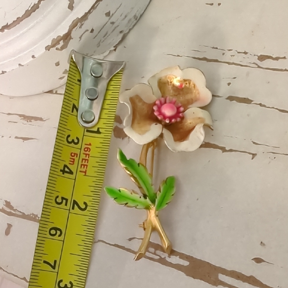 Vintage Gold Tone Pink Shimmery Enamel Flower Brooch⭐ - Picture 3 of 4